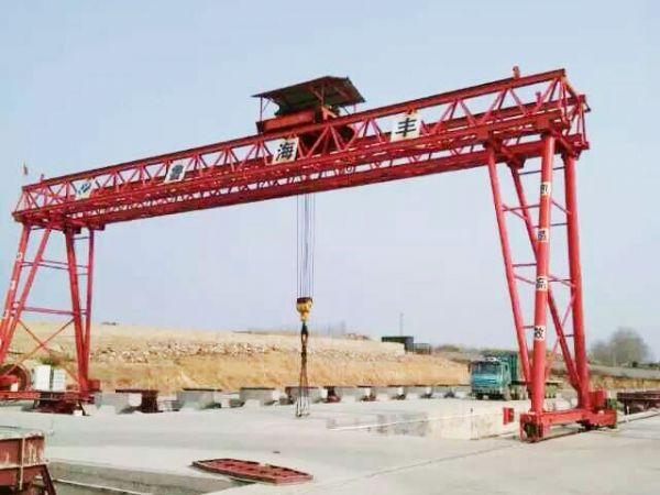 路橋起重機(提梁機)